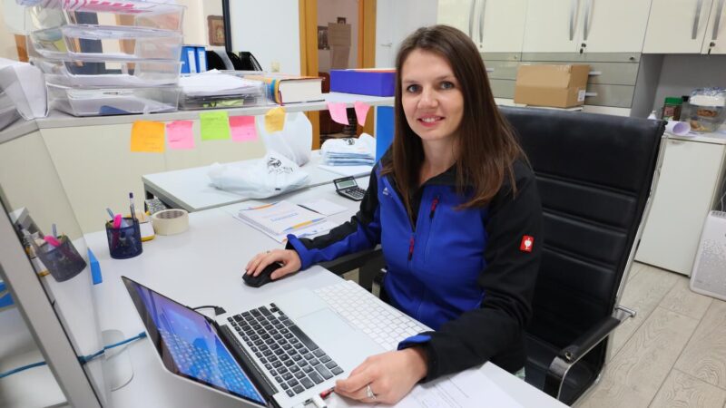 Административен работник