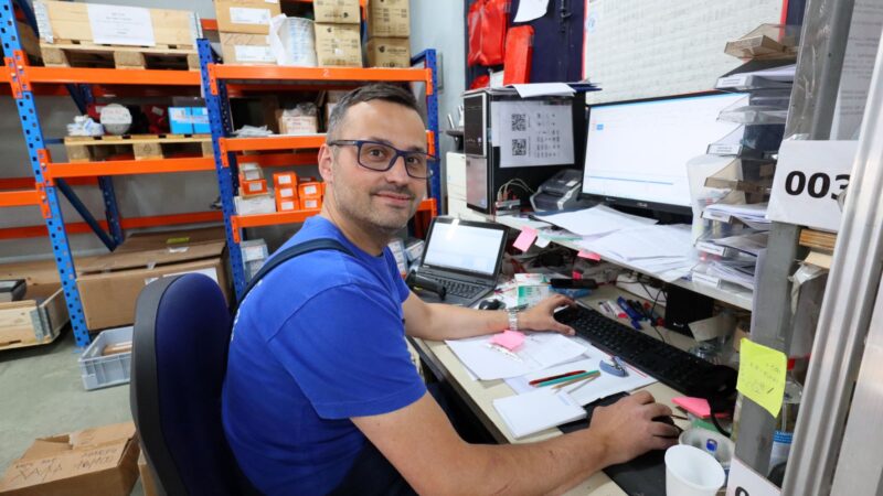 Административен асистент во производство